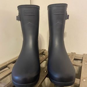 Hunter- Slim Fit Short Rain Boots: Black